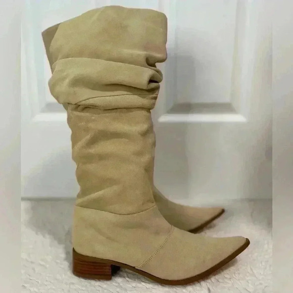 Chinese Laundy Winner Dusty Beige Suede
Pointed Toe Slouch Boots Size 8 - Picture 2 of 12
